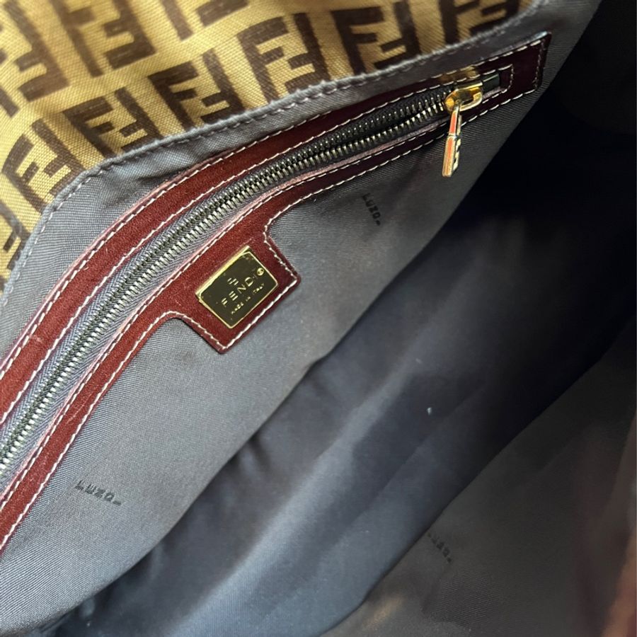 【FENDI】漆皮大法棍-20