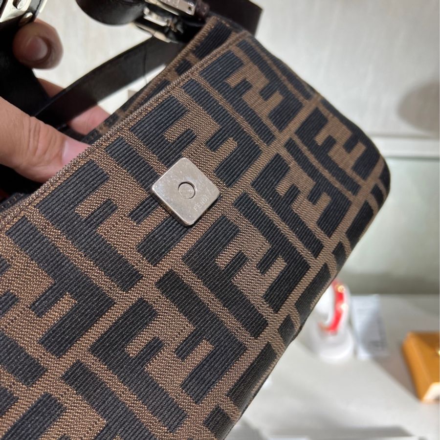【FENDI】迷你手提小包 稀有必收款-15
