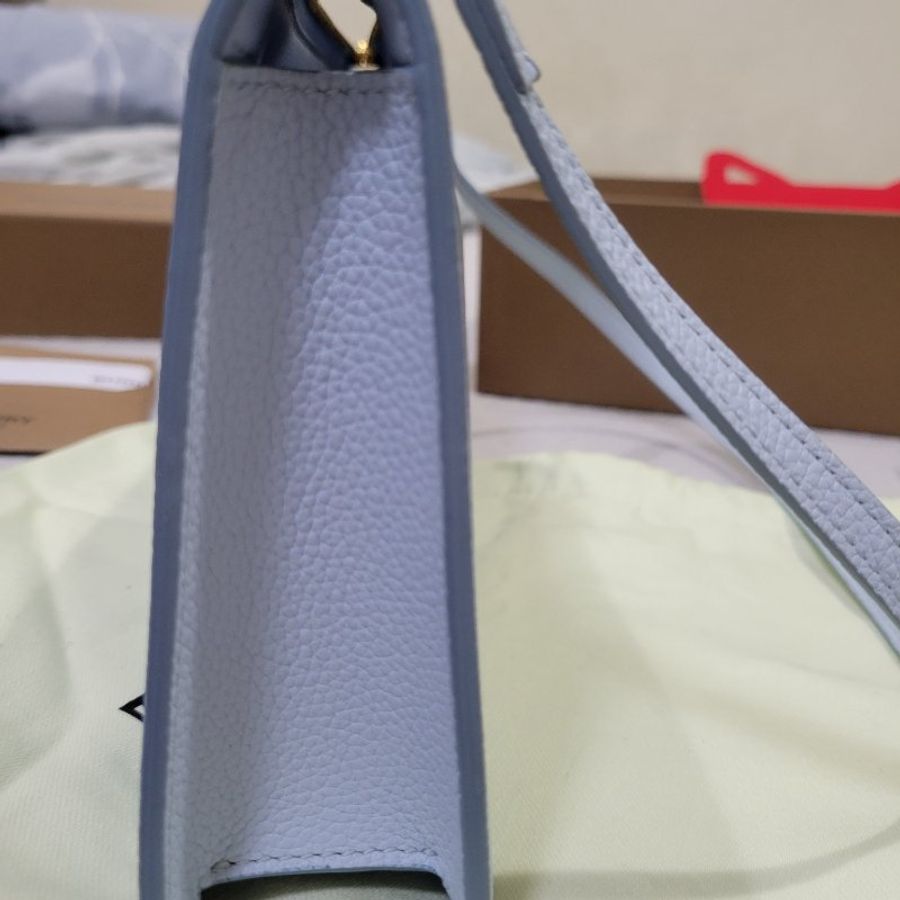 粒紋皮革迷你 TB 肩背收納袋 (寶寶藍,淺藍色)-8