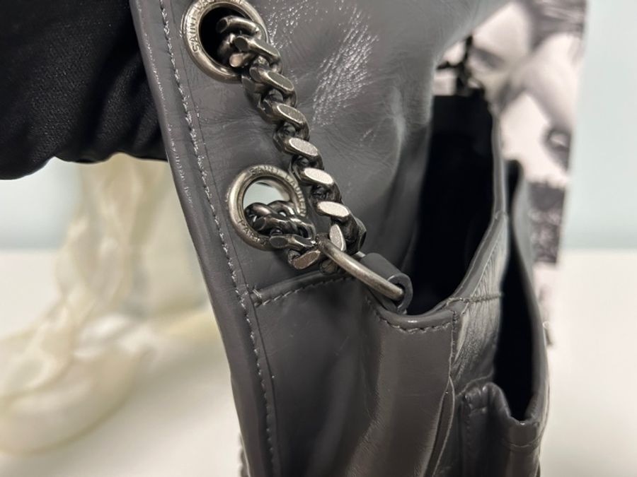 (保留至1/15) YSL Niki Medium復古皮革肩背包 風暴灰 新款D型扣-17