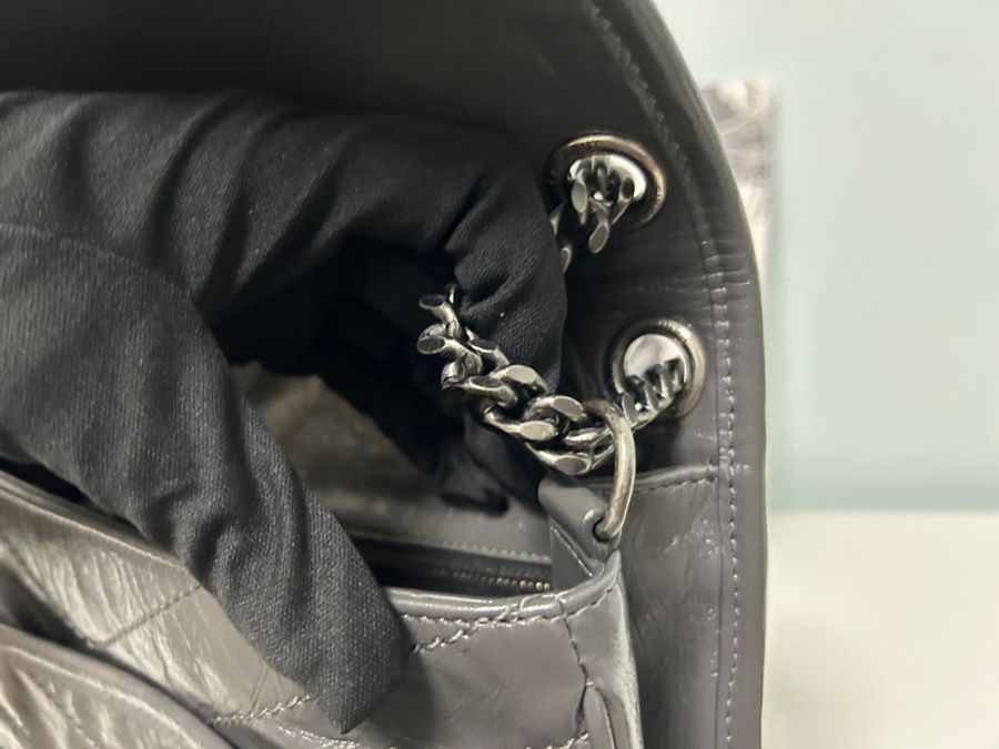 (保留至1/15) YSL Niki Medium復古皮革肩背包 風暴灰 新款D型扣-18