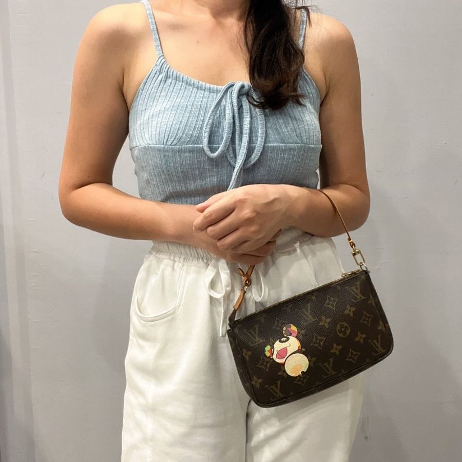 Louis Vuitton LV 老花字紋限量款村上隆熊貓腋下包/手提包/肩背包/化粧包/麻將包-11
