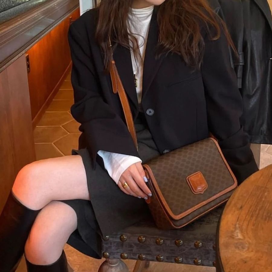 ❤️‍🔥 #Celine 稀有款釋出😍 極新美品✨爆款 #古董包 #斜背包 #豆腐包-0