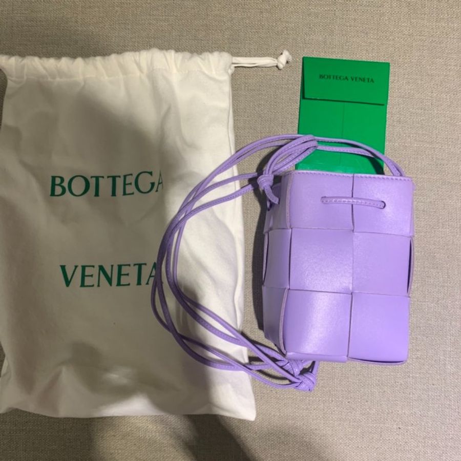 BOTTEGA VENETA Cassette 小羊皮迷你編織水桶包-0