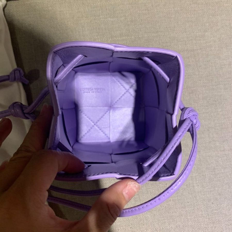 BOTTEGA VENETA Cassette 小羊皮迷你編織水桶包-2