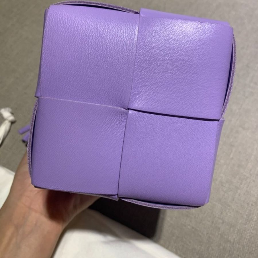 BOTTEGA VENETA Cassette 小羊皮迷你編織水桶包-3