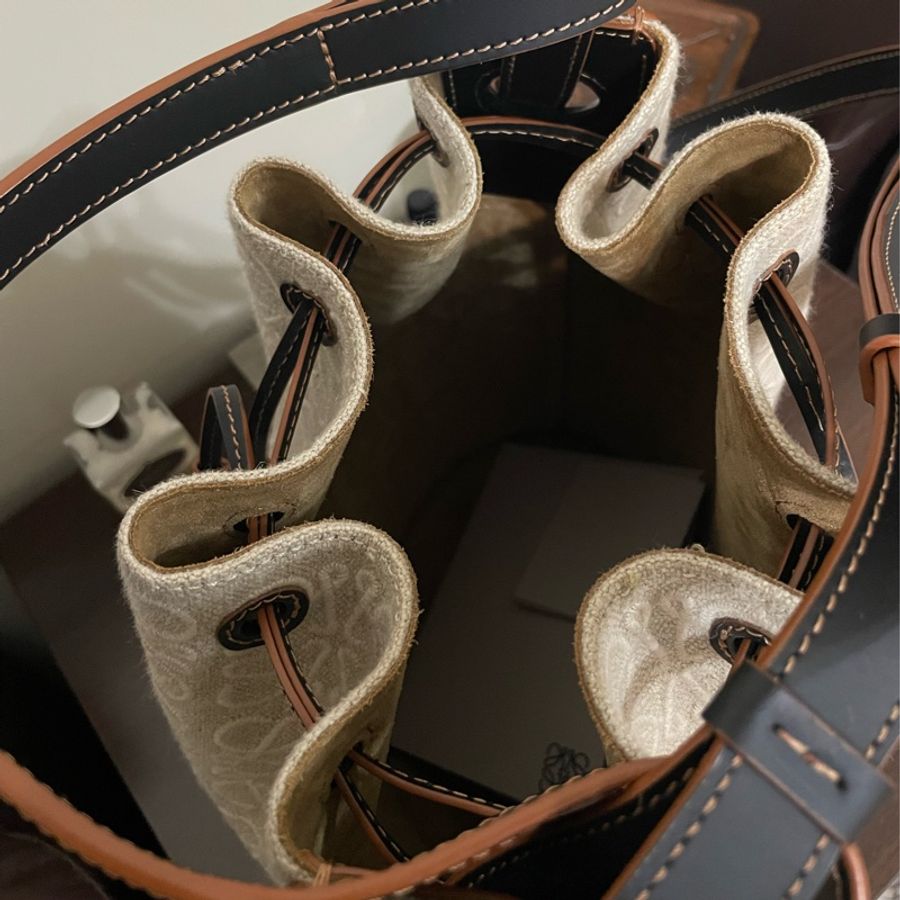 LOEWE 黑背帶拼接原花LOGO織紋亞麻布BALLOON 氣球水桶包 中款-3