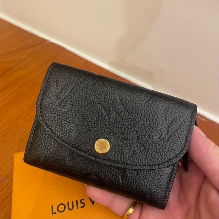LV 黑壓紋扣式卡片零錢包-0