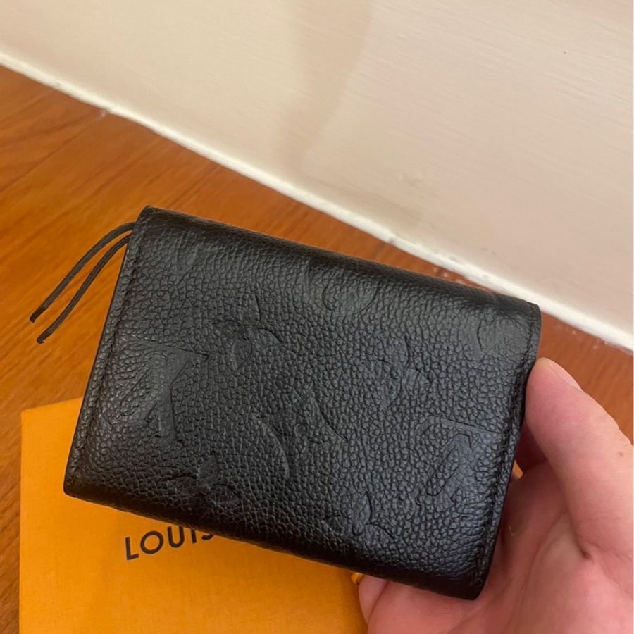 LV 黑壓紋扣式卡片零錢包-3