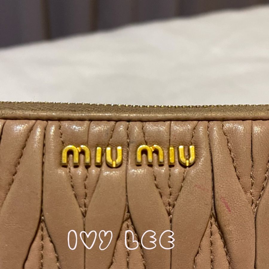 MIU MIU Matelasse Lux 抓皺粉膚拉鍊長夾 5M1183 二手精品-2