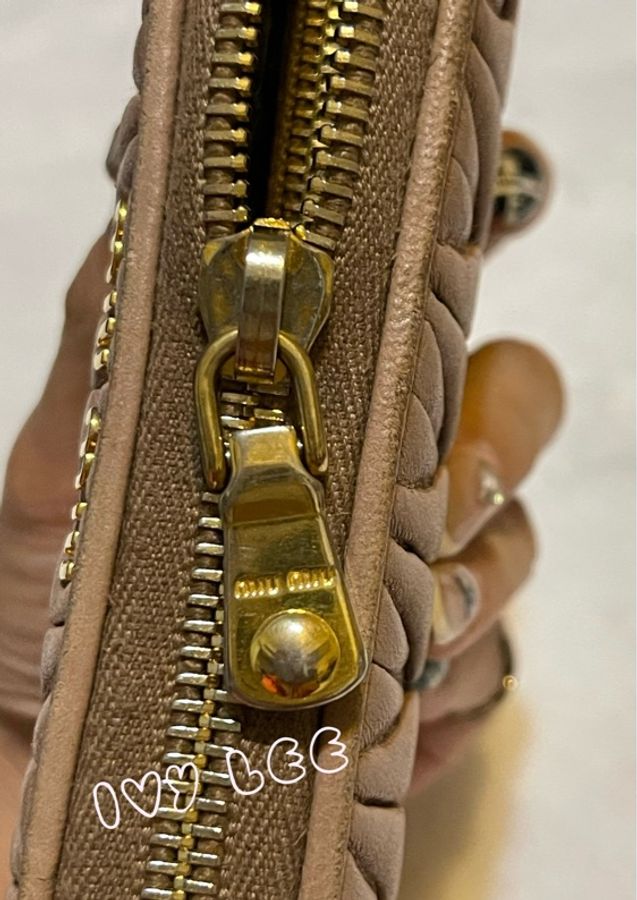 MIU MIU Matelasse Lux 抓皺粉膚拉鍊長夾 5M1183 二手精品-9