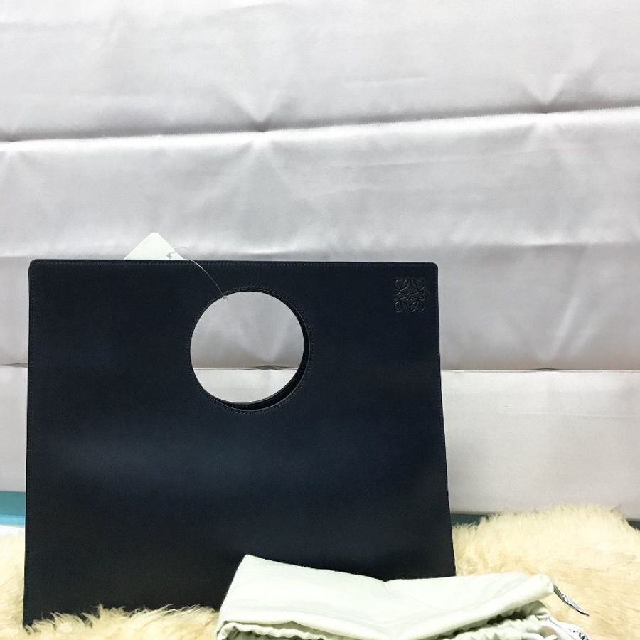 Loewe 全新 Cirlce Bag-0