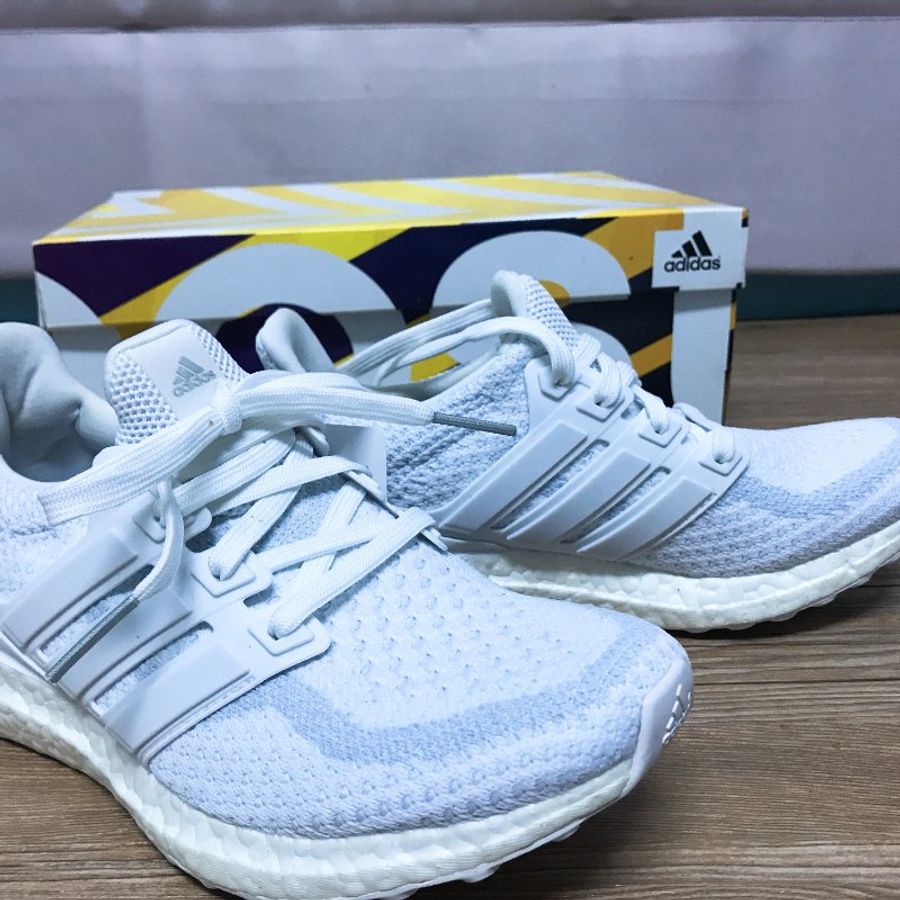 全新 Adidas Ultraboost 白色運動鞋-0