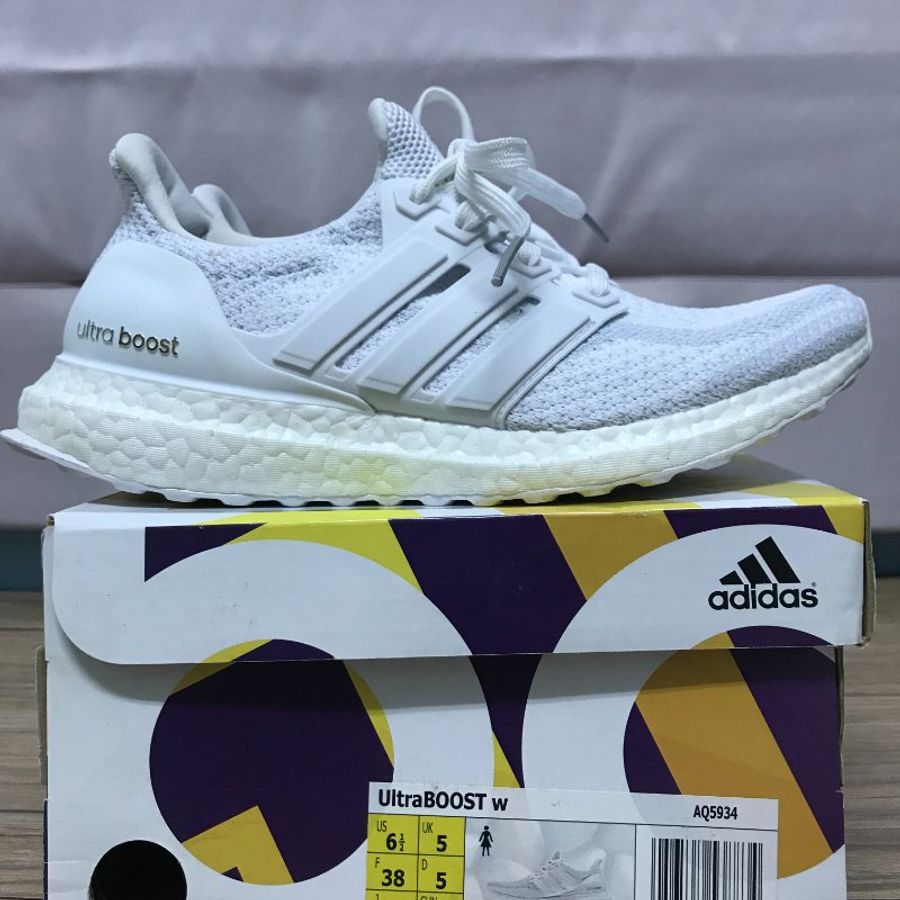 全新 Adidas Ultraboost 白色運動鞋-3