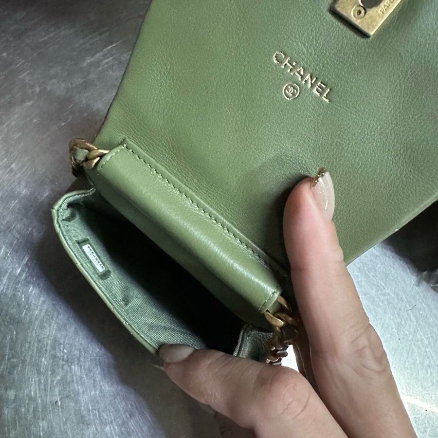二手正品👋🏻CHANEL 21B MINI貝殼包 超可愛的牛油果綠❤️歡迎議價-16