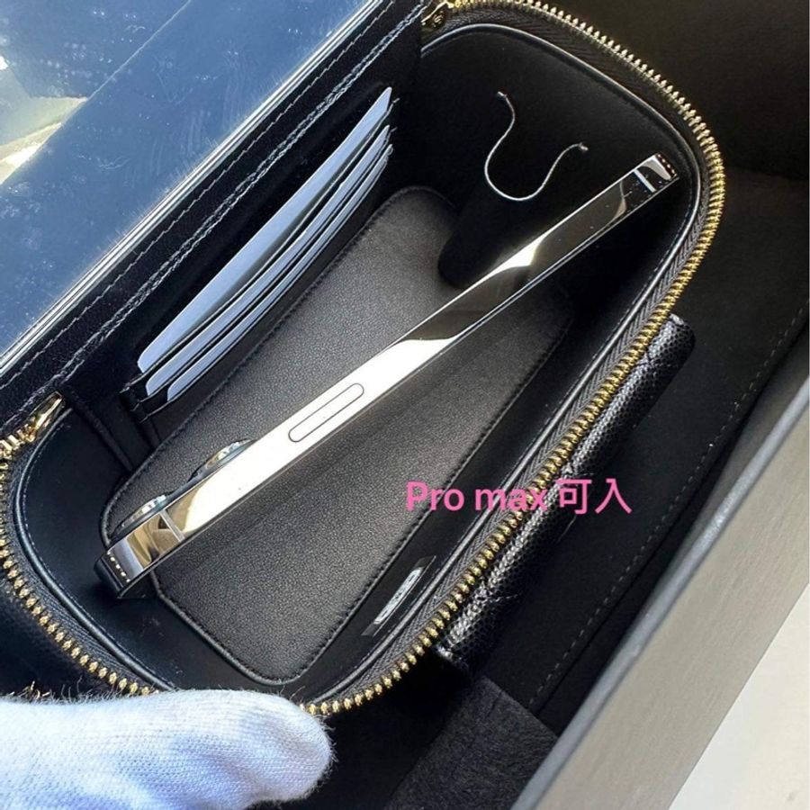 Chanel 香奈兒 23B 新款‼️手把 手柄 提把 化妝 cargo 長盒子 鏈袋包 mini bag 此價格已含刷卡分期手續費 可直接下單❤️-4