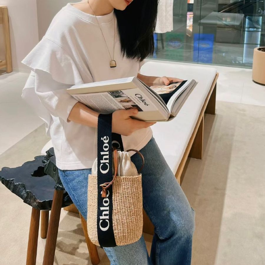 Chloe Woody 全新新色拉菲草小籃子包(黑色提把)-1