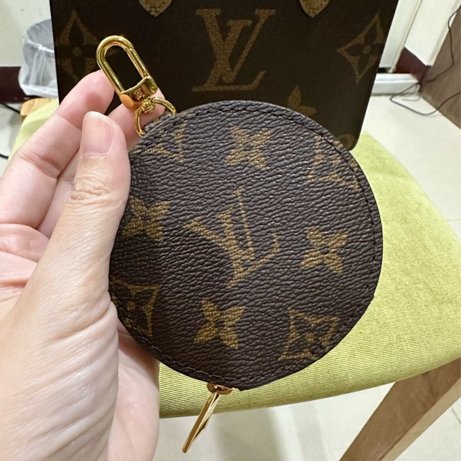 LV OnTheGo PM 經典老花(雙色)小托特包(附寬肩帶+零錢包)-20
