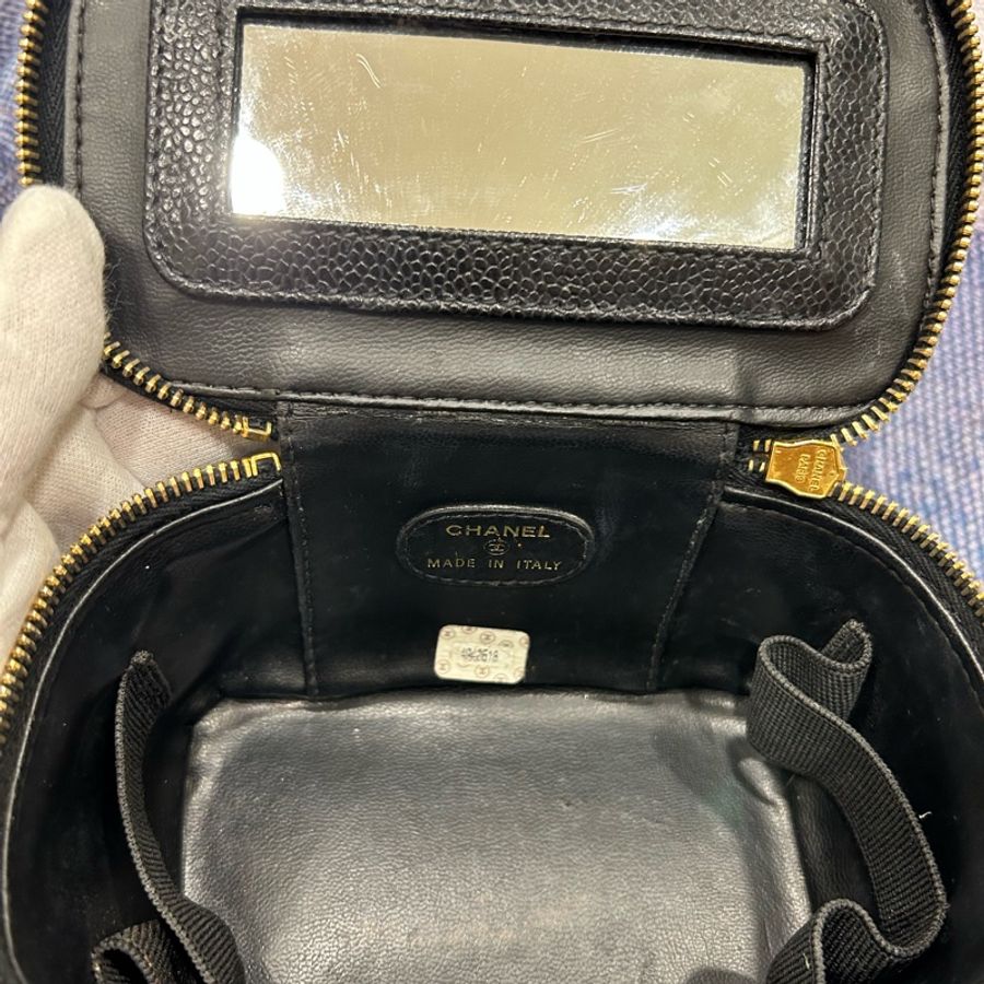 Chanel 化妝包 💕黑金系 可放手機-20