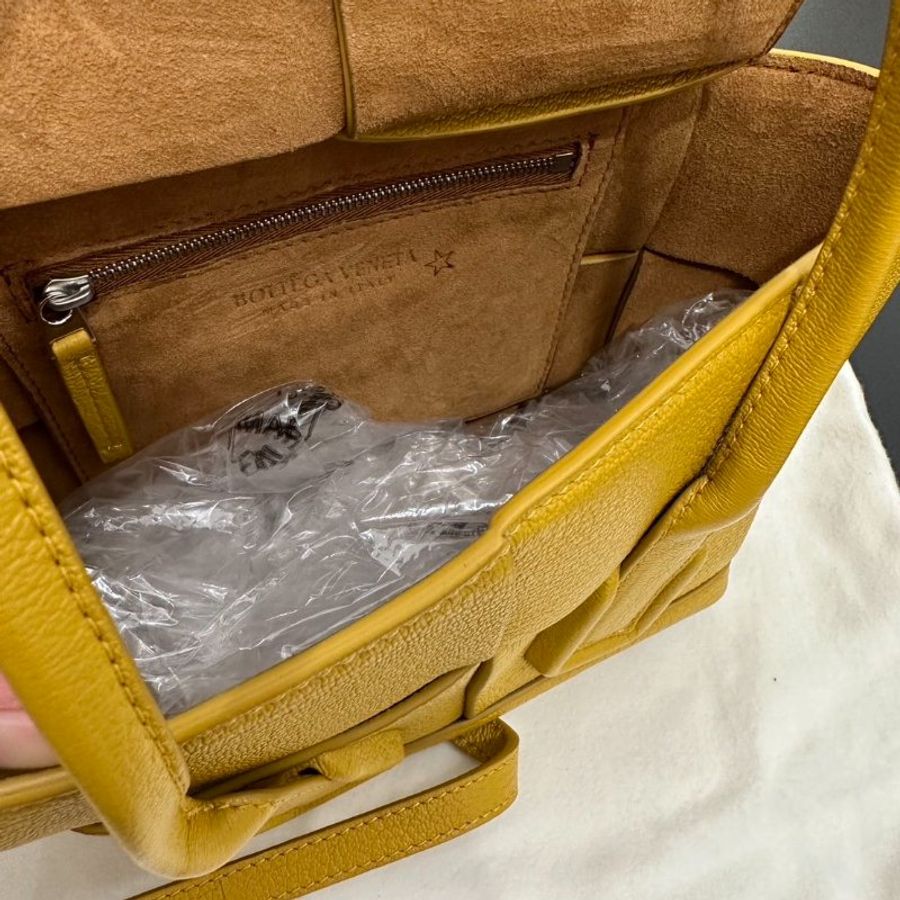 【預購】Bv The Arco 29 黃色迷你牛皮手提斜背兩用包 側背包 斜垮包 手拿包-2