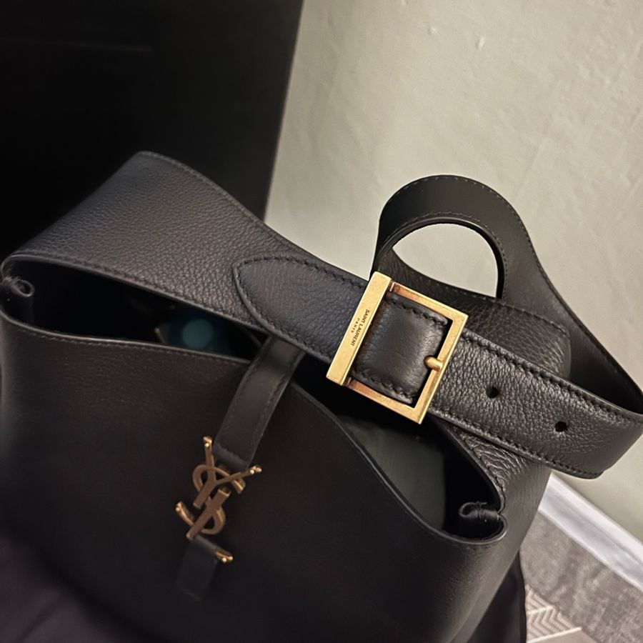 大降價!YSL LE 5 À 7皮革小型Hobo腋下水桶包rose私服穿搭 IG爆紅款-2