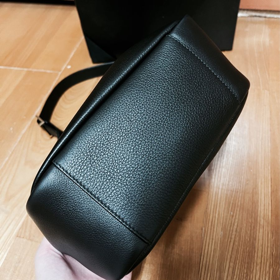 大降價!YSL LE 5 À 7皮革小型Hobo腋下水桶包rose私服穿搭 IG爆紅款-8