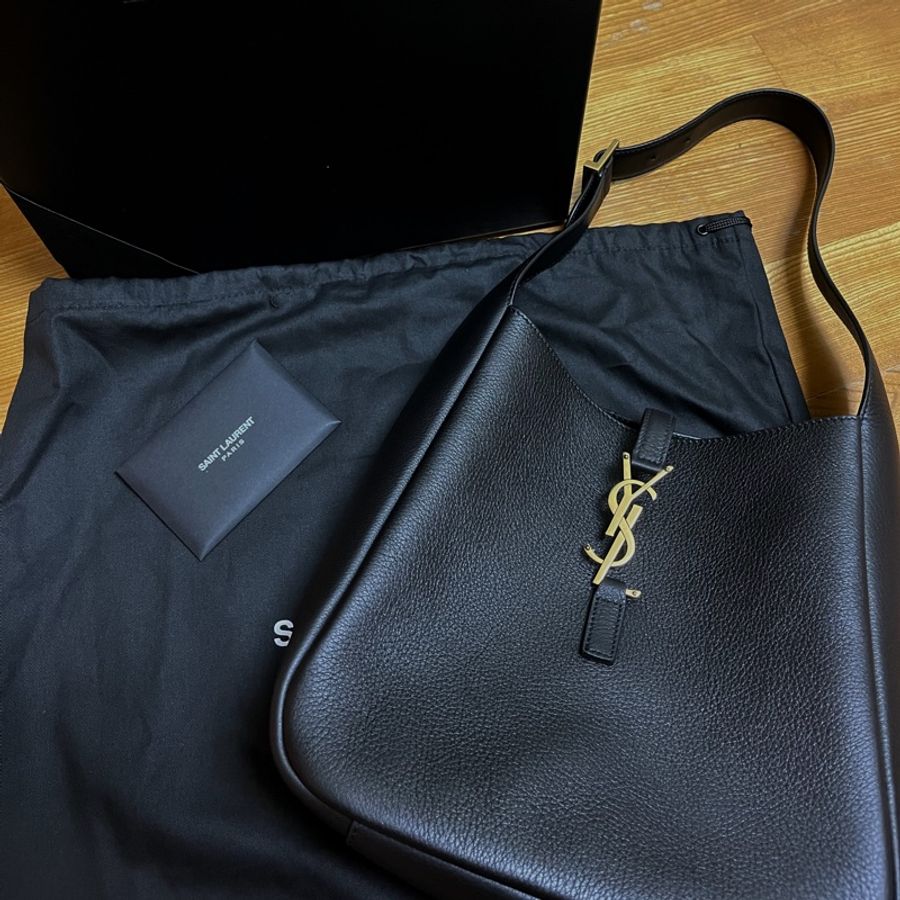 大降價!YSL LE 5 À 7皮革小型Hobo腋下水桶包rose私服穿搭 IG爆紅款-12