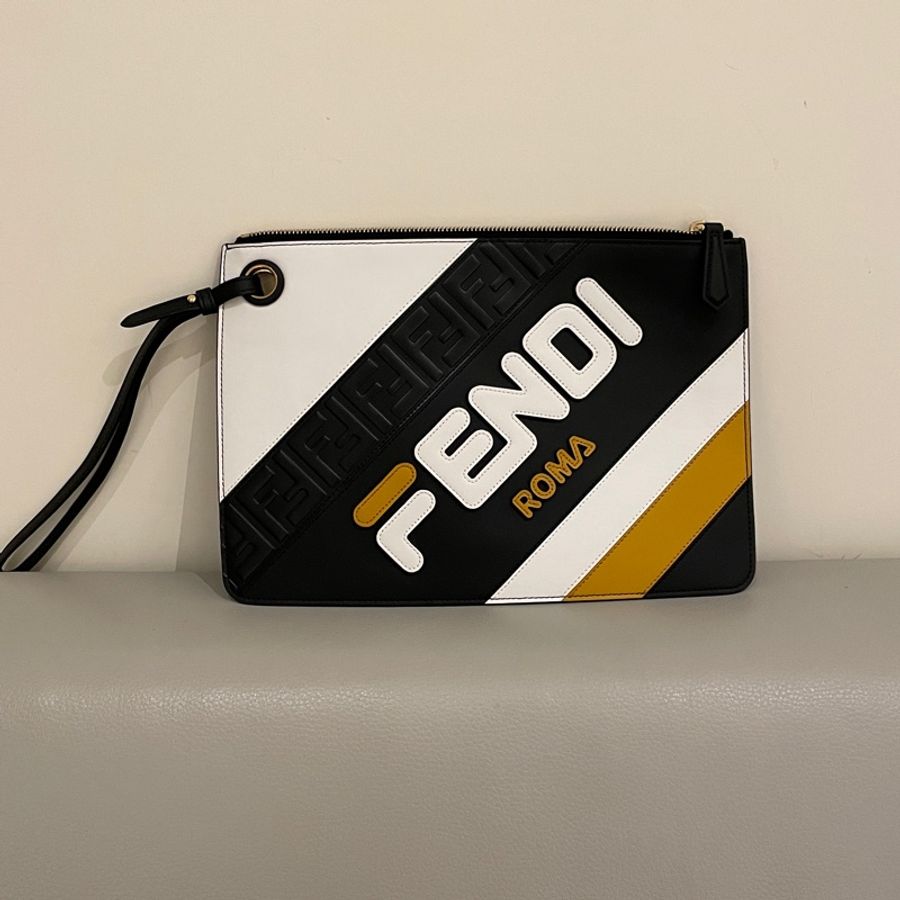 Fendi x Fila 黑白黃拼色浮雕logo 大手拿包-0