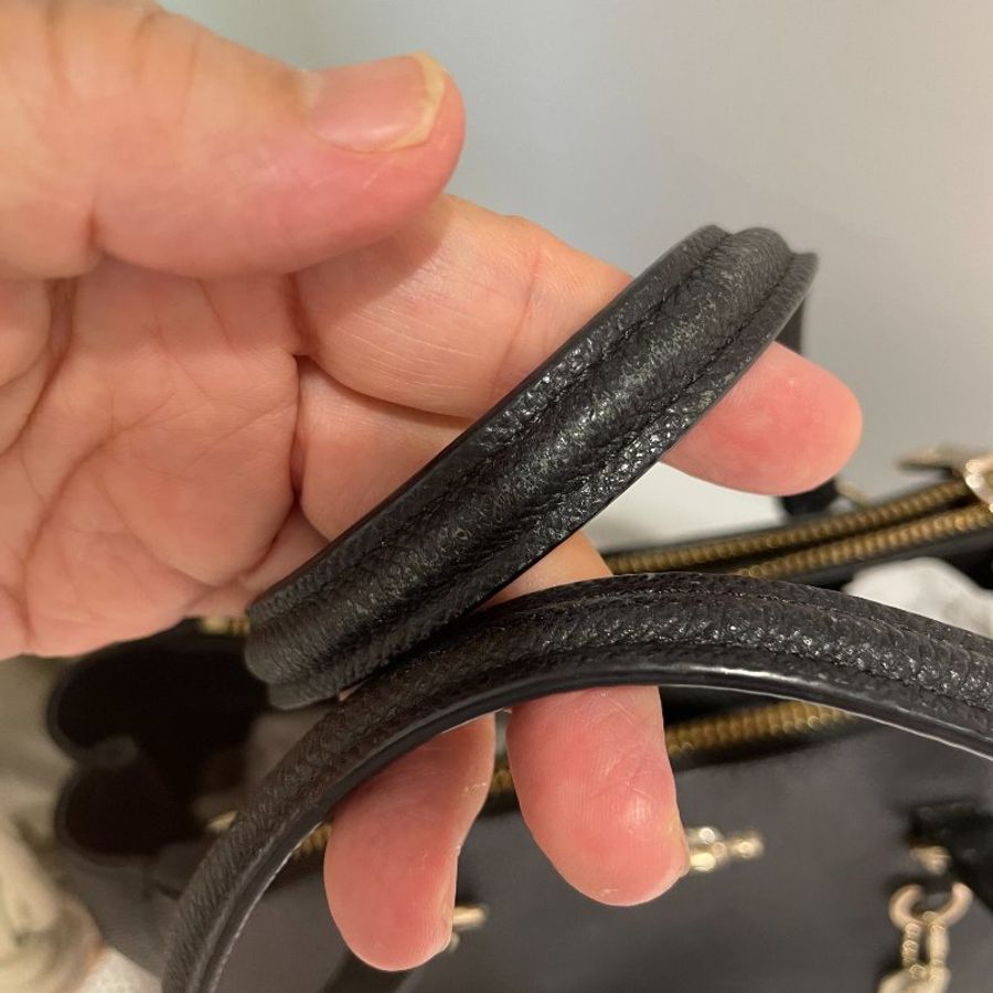COACH 防刮皮革 手提斜背兩用包 黑色金扣百搭款-2