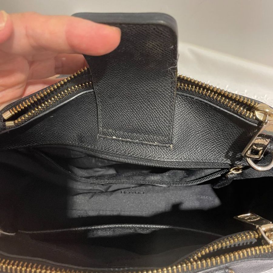 COACH 防刮皮革 手提斜背兩用包 黑色金扣百搭款-6