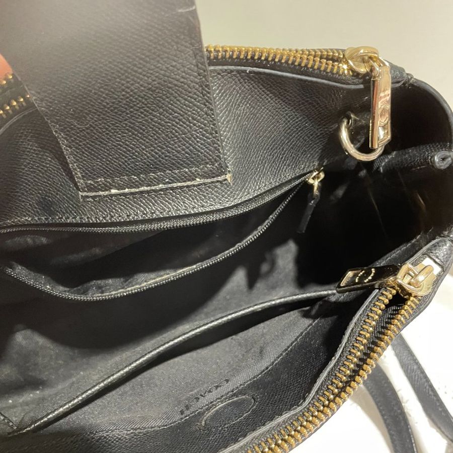 COACH 防刮皮革 手提斜背兩用包 黑色金扣百搭款-7