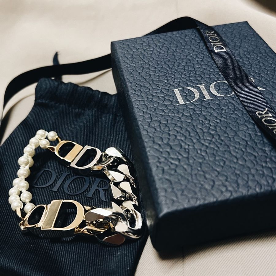 C D ICON DIOR AND SACAI 珍珠與雙色金屬手鍊-1