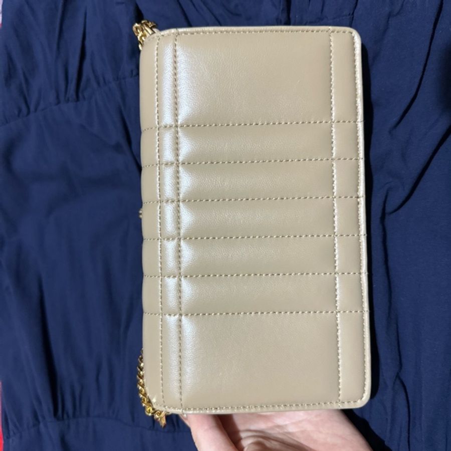 Burberry Lola夢那手拿包-7