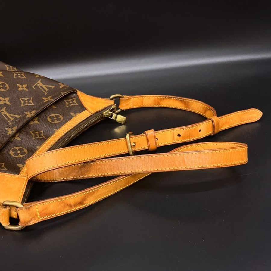 Louis Vuitton LV老花字紋直立型拉鍊斜背包/肩背包-9