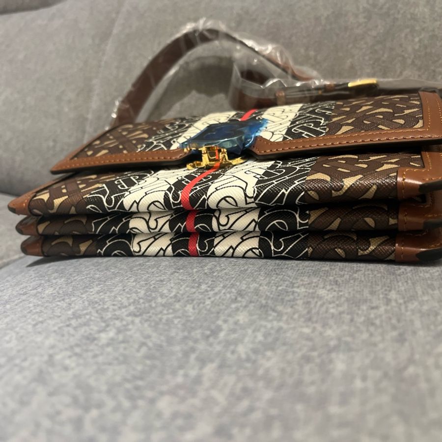 BURBERRY TB風琴老花包-4