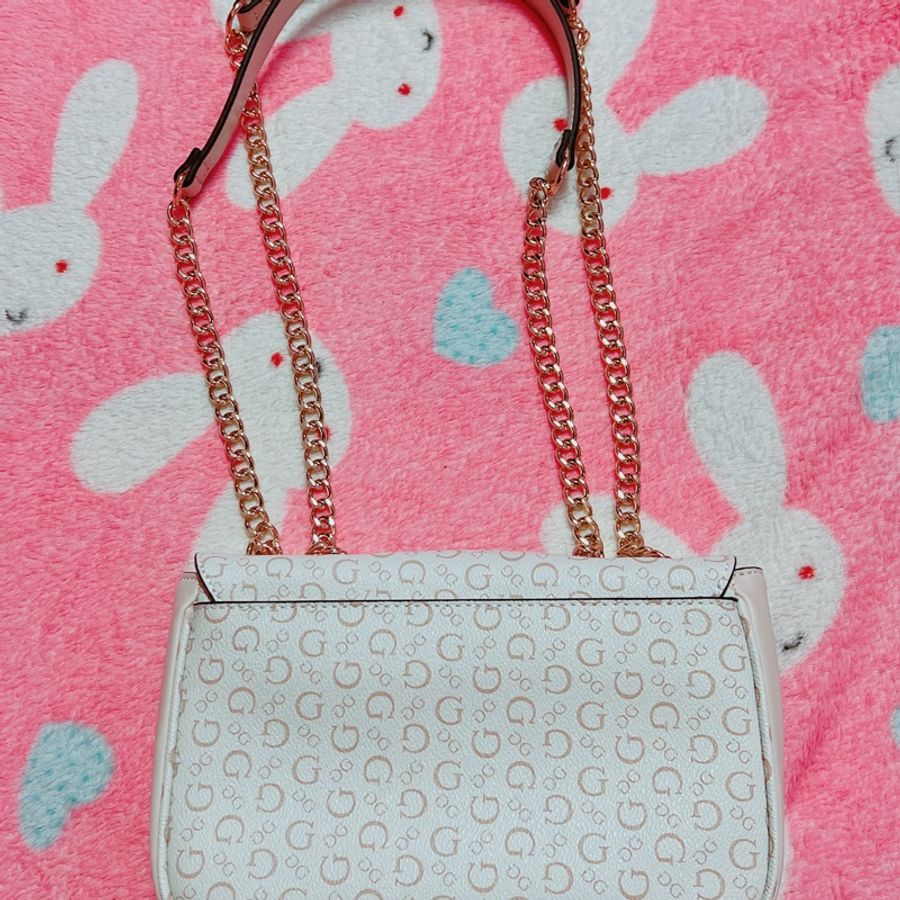 GUESS肩背包-1