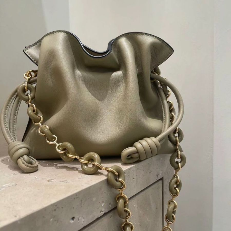 Loewe 納帕小牛皮 迷你 Flamenco 包 黏土綠( 當季熱門新品 下單前請先詢問 )-0