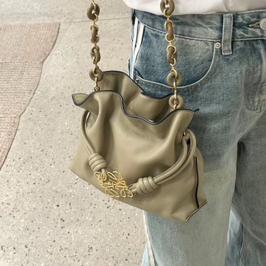 Loewe 納帕小牛皮 迷你 Flamenco 包 黏土綠( 當季熱門新品 下單前請先詢問 )-6