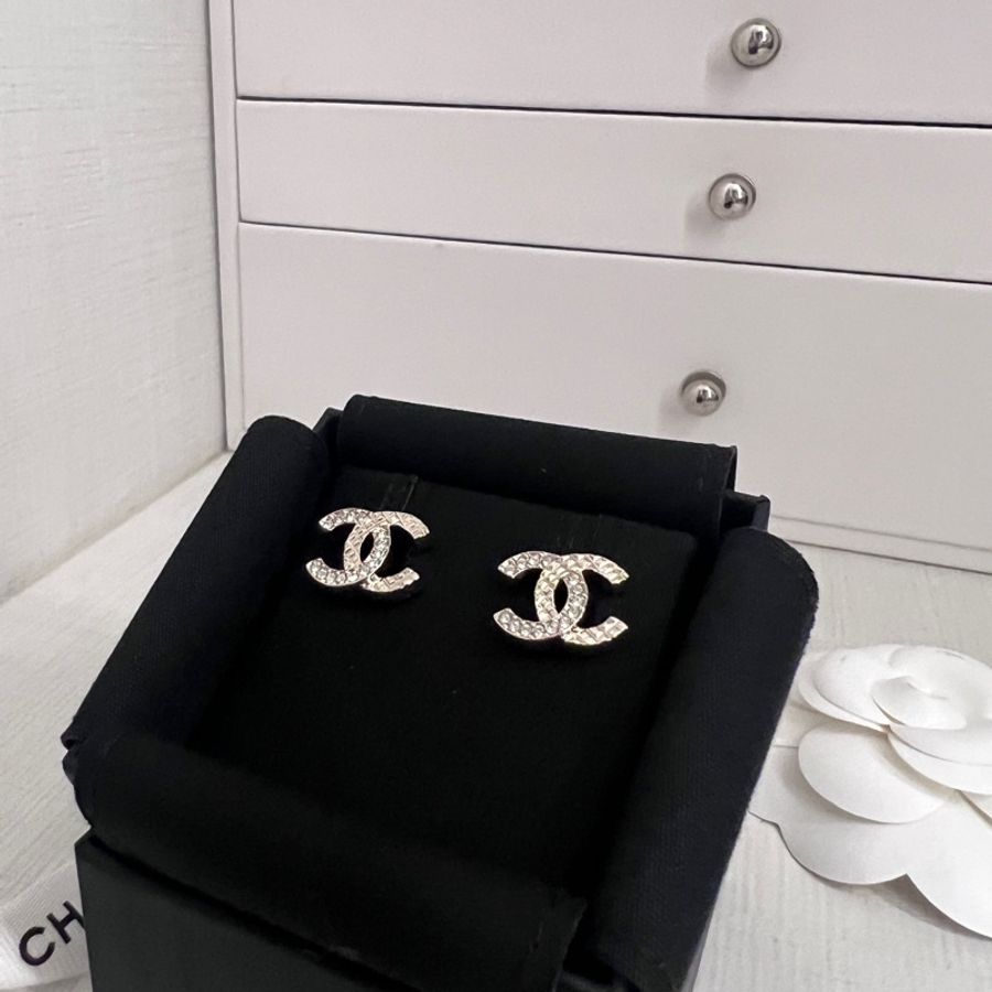 CHANEL 全新 Coco crush 菱格紋設計Logo耳環-3