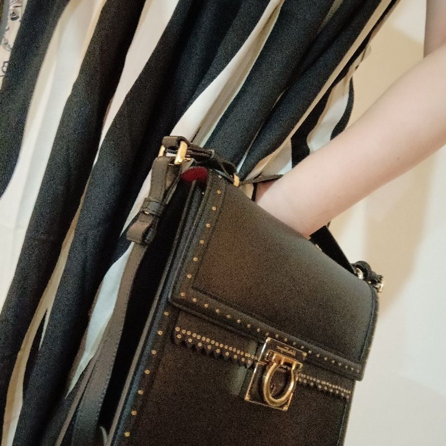 Salvatore Ferragamo 黑色馬蹄釦小牛皮手提肩揹包-8