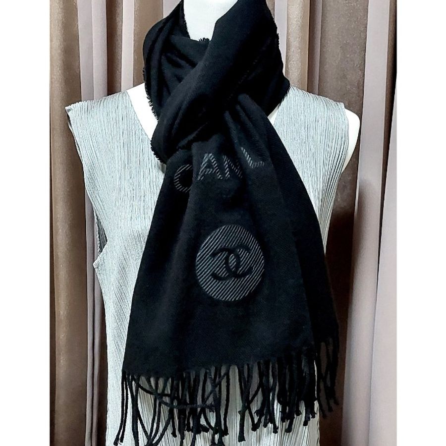 CHANEL 香奈兒 🎀(近新品)🎀新款*雙C ~現品~黑色 羊絨圍巾~(僅拍照)-18