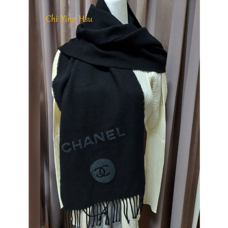 CHANEL 香奈兒 🎀(近新品)🎀新款*雙C ~現品~黑色 羊絨圍巾~(僅拍照)-12