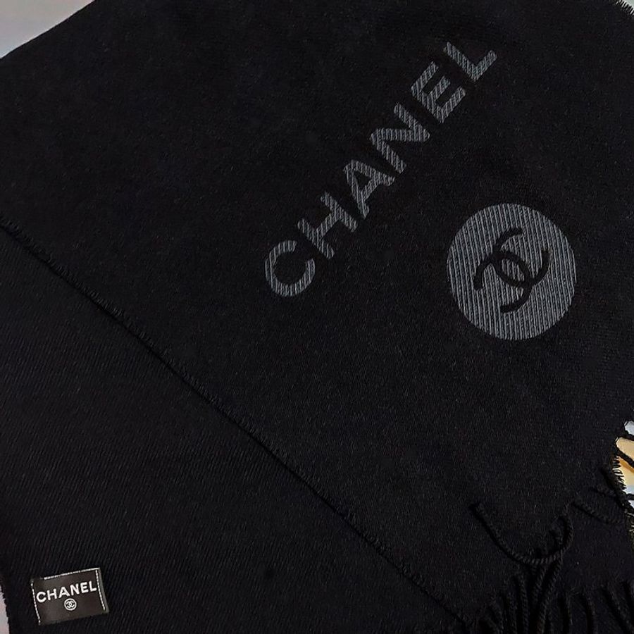 CHANEL 香奈兒 🎀(近新品)🎀新款*雙C ~現品~黑色 羊絨圍巾~(僅拍照)-14