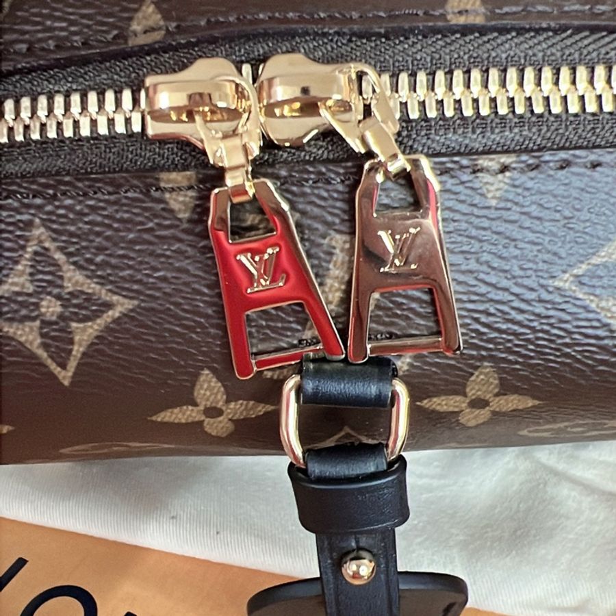 LV M45571 PETITE MALLE SOUPLE 經典花紋拼接手提兩用包.黑邊-4