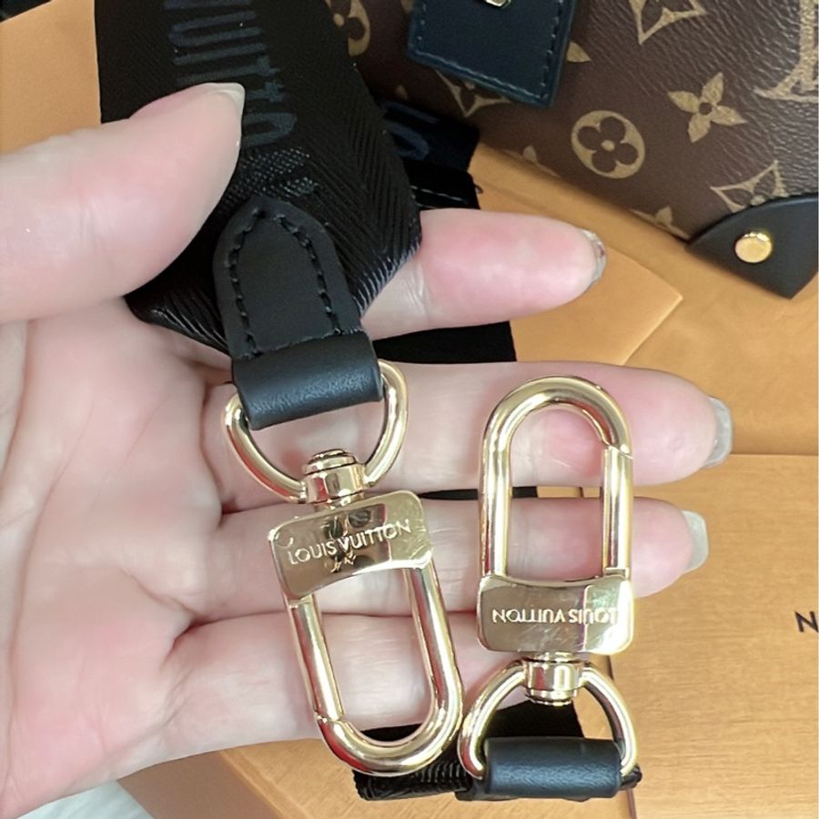 LV M45571 PETITE MALLE SOUPLE 經典花紋拼接手提兩用包.黑邊-16