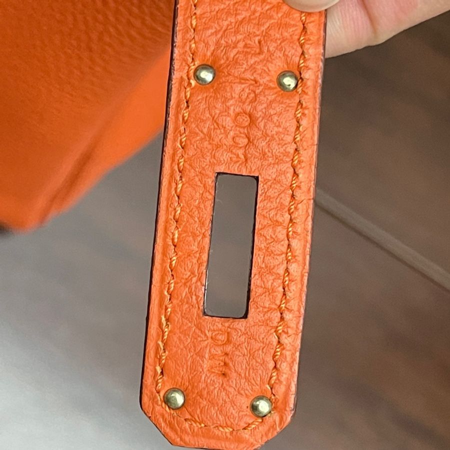 Hermes 橘Grace kelly當年就是拿著的32cm的Kelly Bag-4