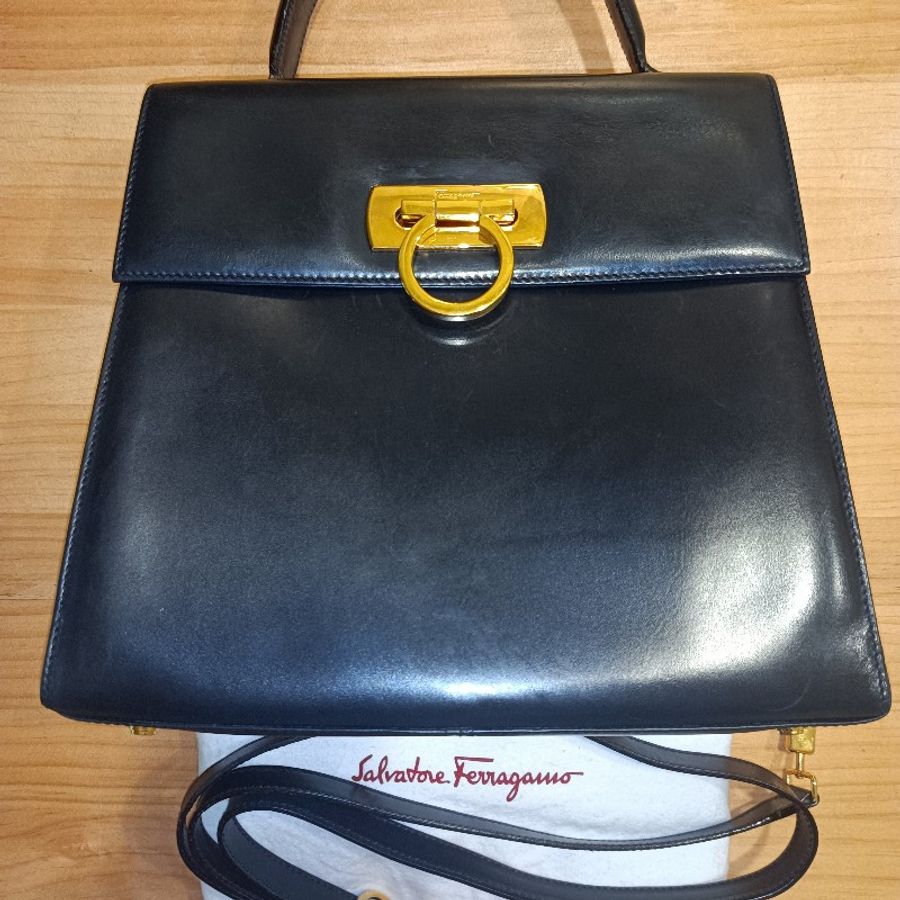 Salvatore Ferragamo 黑色博物館包中號手提肩揹包-0