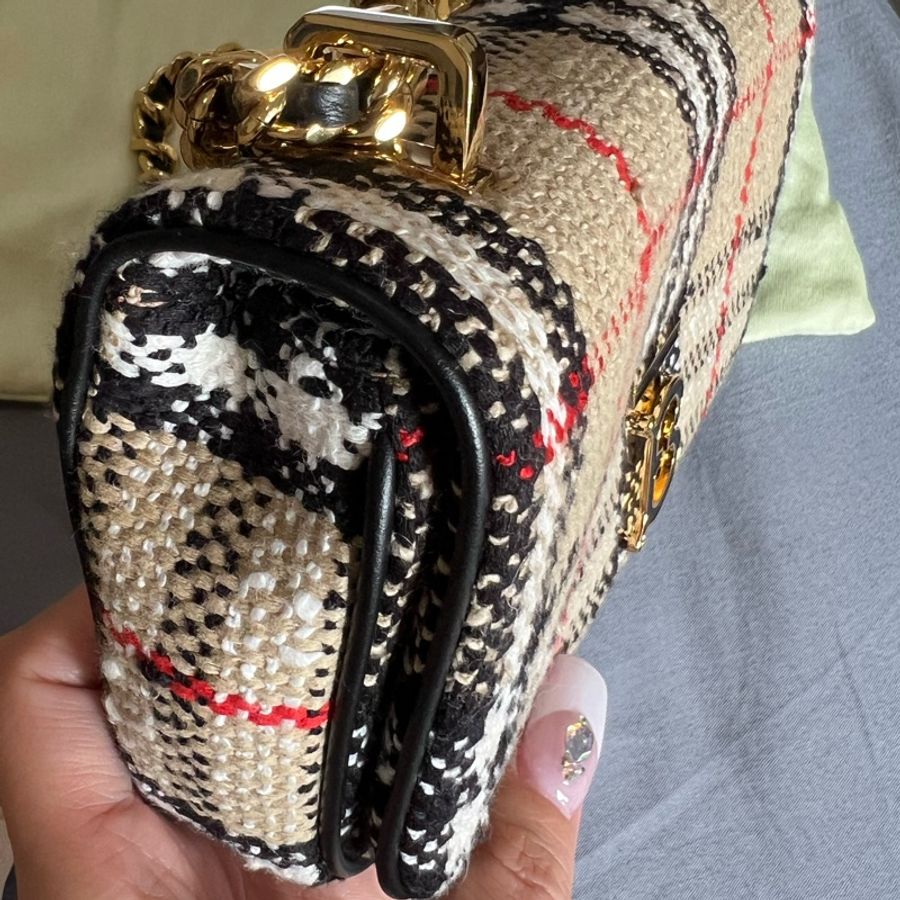 Burberry mini lola毛呢款-8