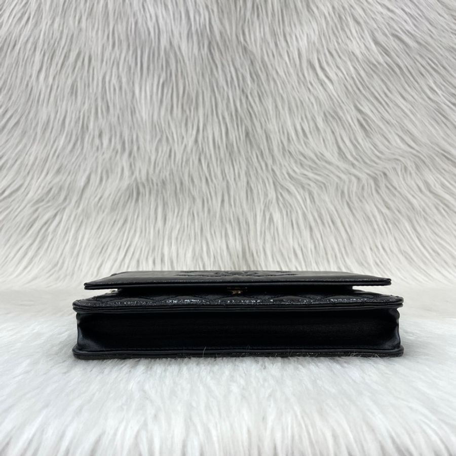 限量Chanel亮面黑牛皮縫線logo金銀鏈WOC 斜背包-4