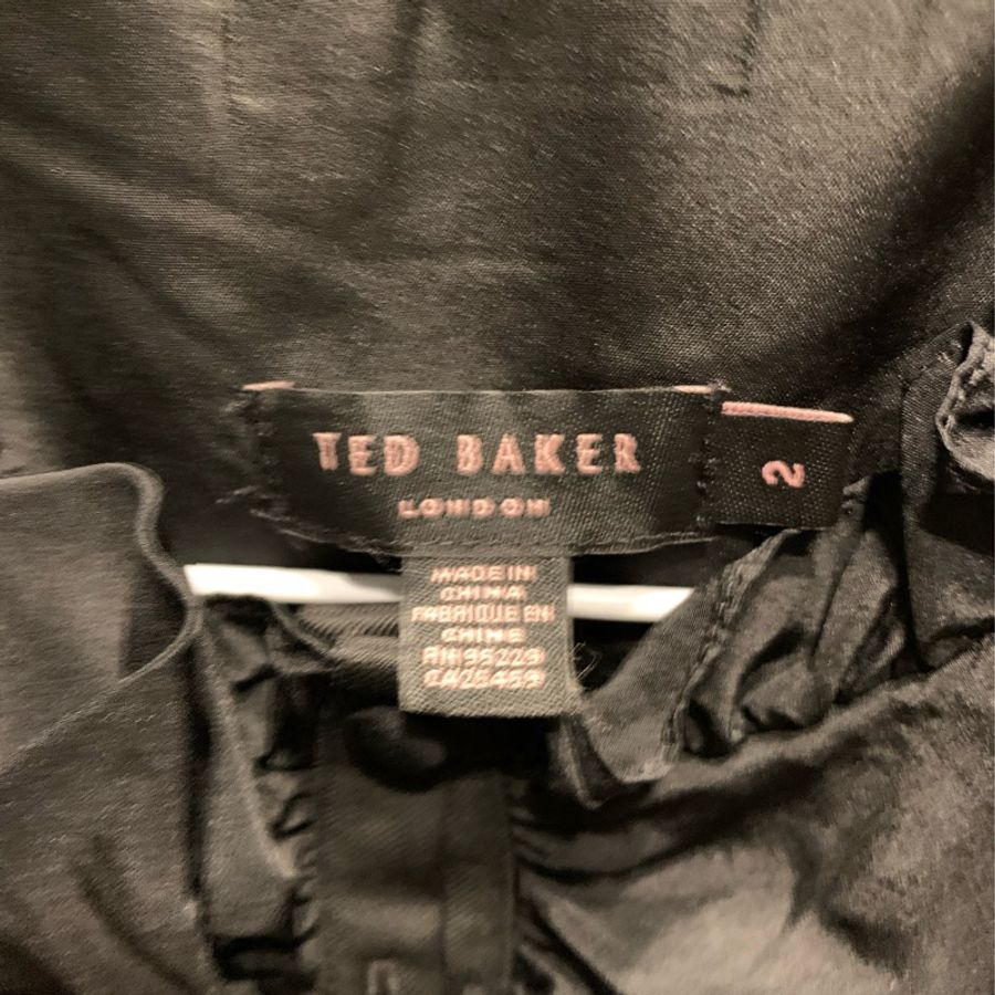 Ted Baker 無袖荷葉滾邊黑色上衣-4